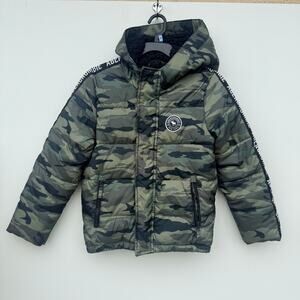Abercrombie Kids Sherpa-Lined Camo Hooded Puffer Jacket (Size 9/10) Medium